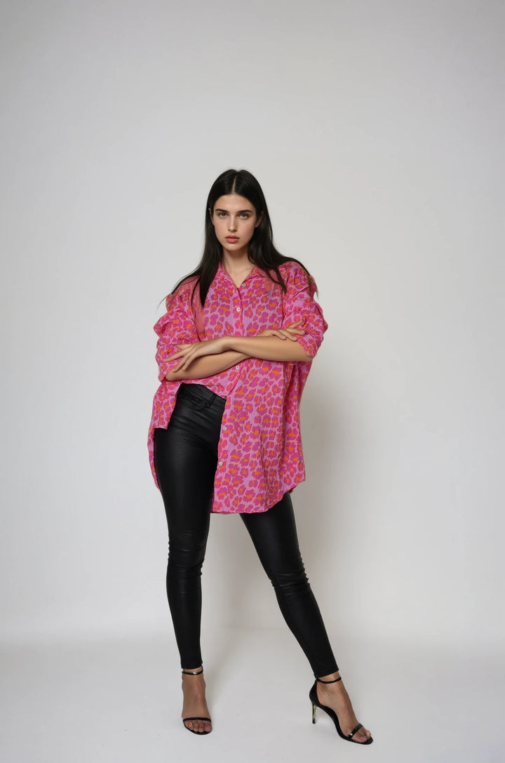 Oversize-Bluse mit Pink Leopard Print (Lang)