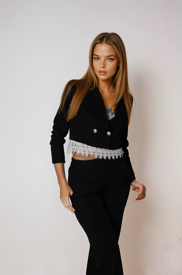 Schwarzes zweiteiliges Set mit Spitzendetails
