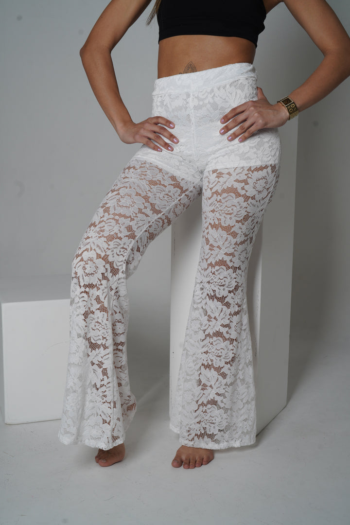 Flared Pants aus floraler Spitze – Weiß