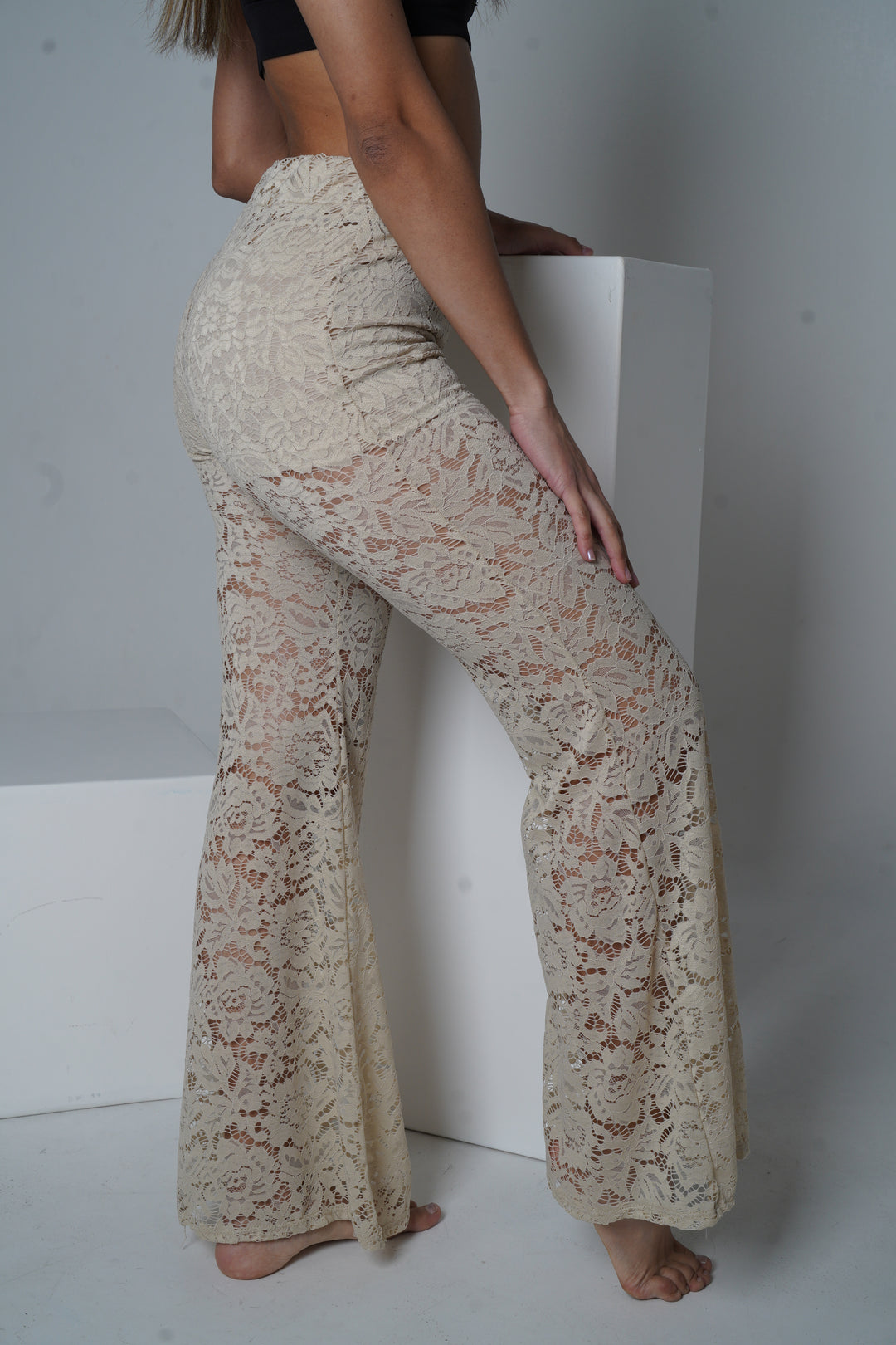 Flared Pants aus floraler Spitze – Beige
