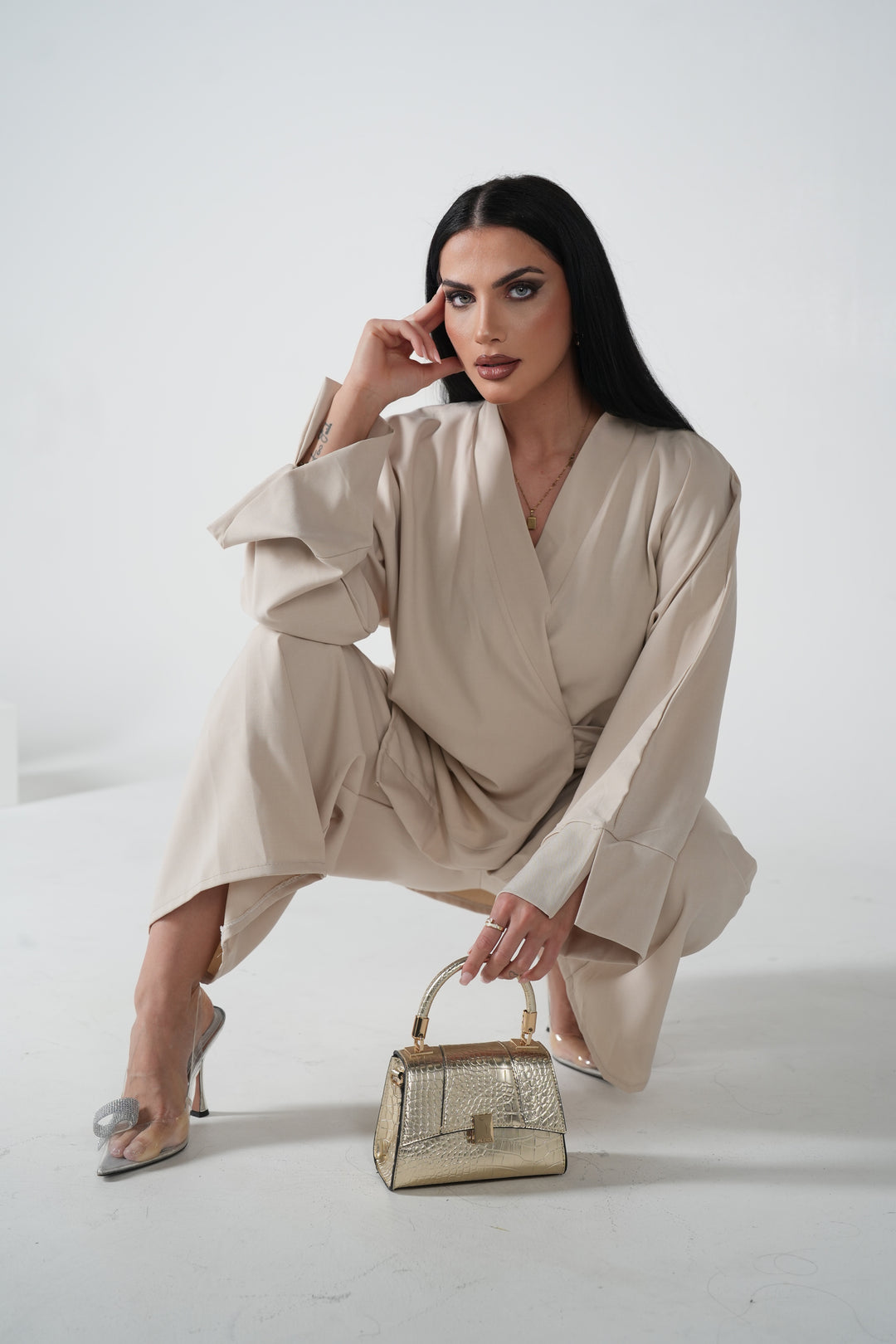 Eleganter Zweiteiler mit Bindegürtel