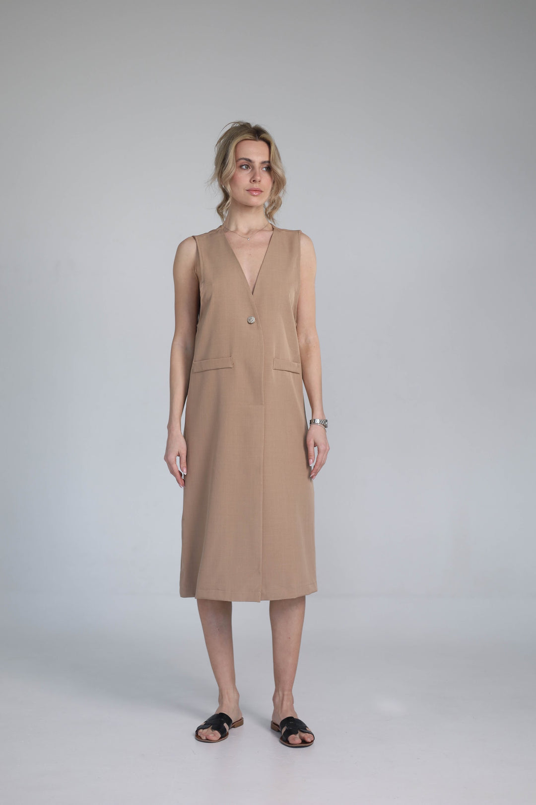 Sleeveless beige maxi dress