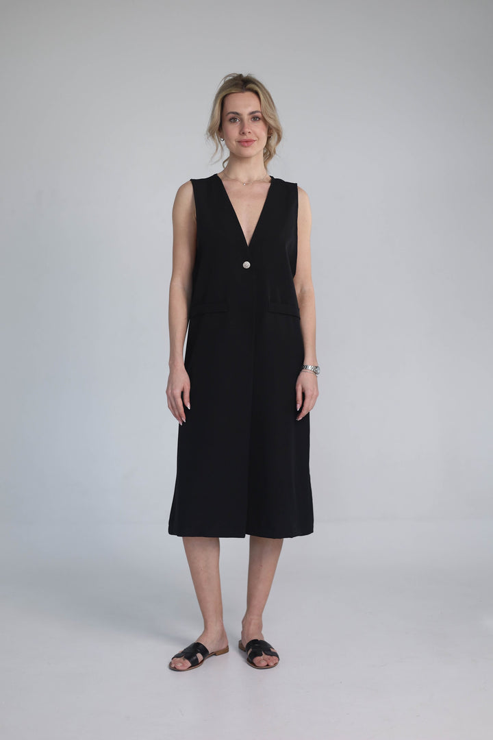 Sleeveless black maxi dress