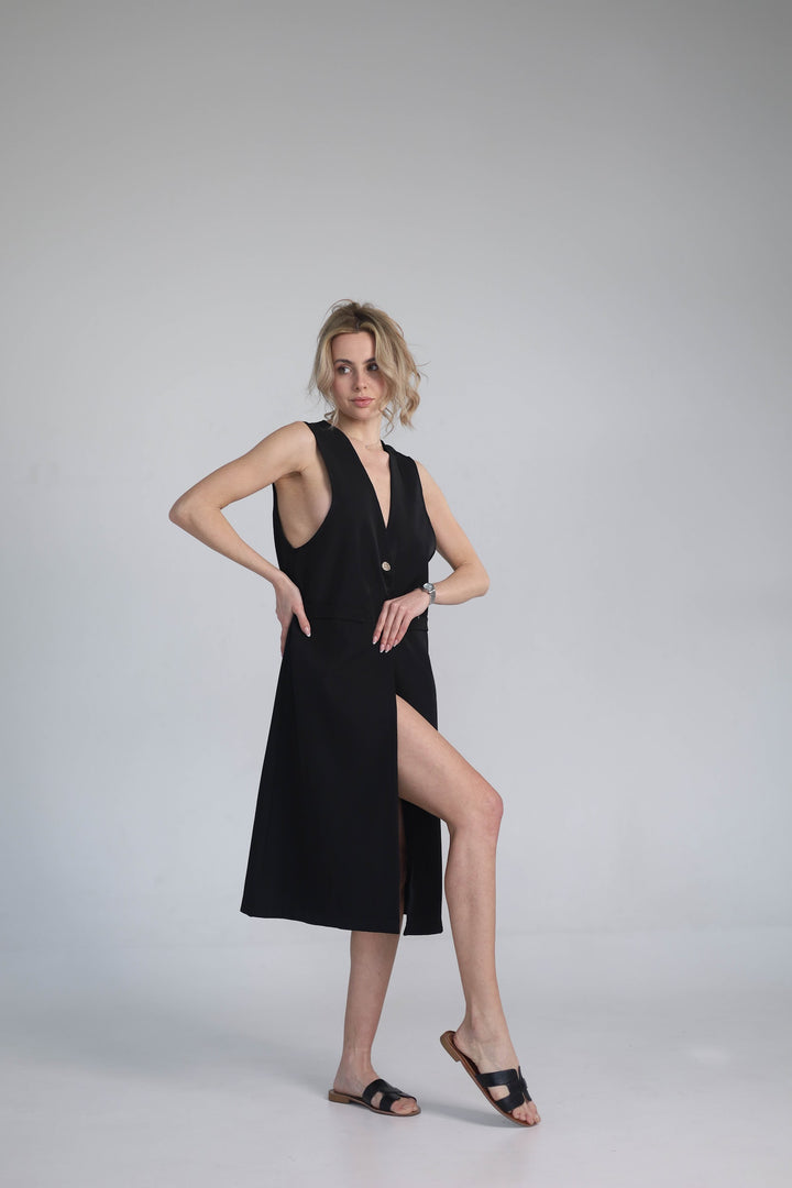 Sleeveless black maxi dress