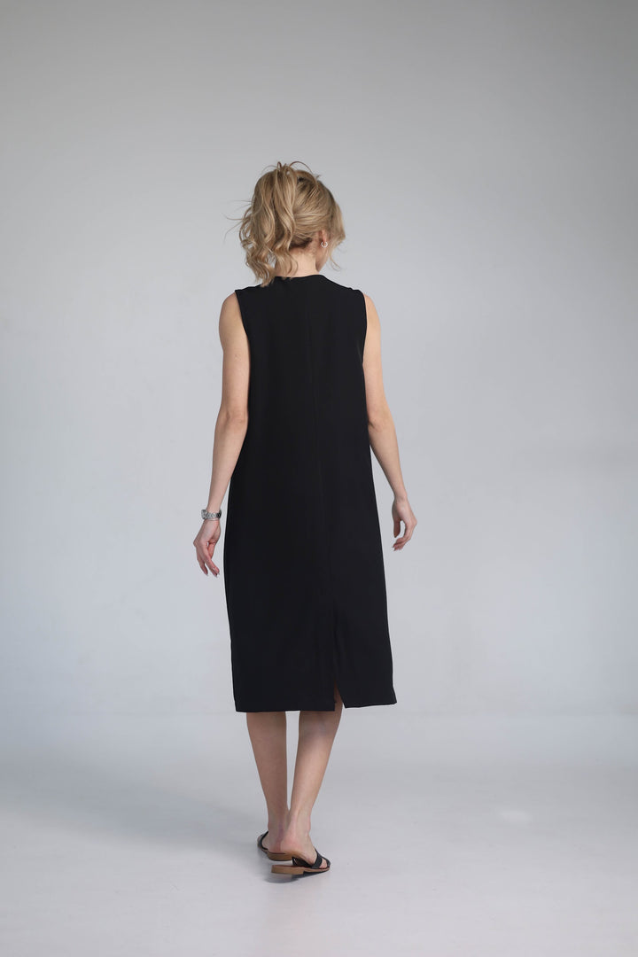 Sleeveless black maxi dress