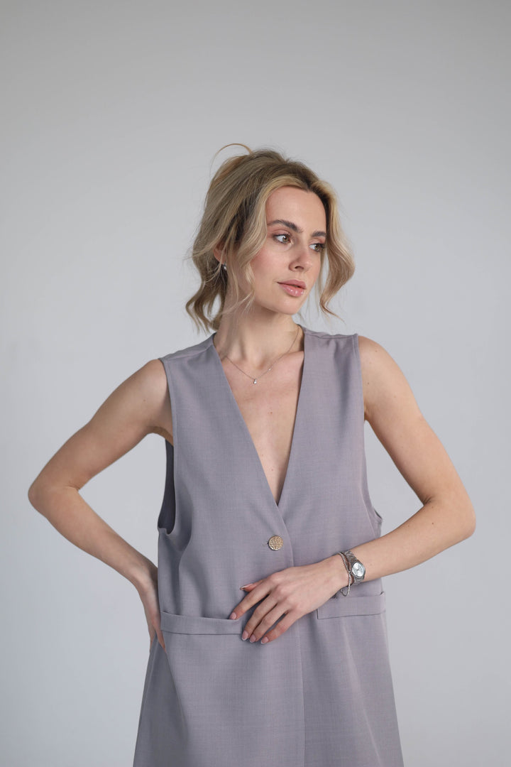 Sleeveless light gray maxi dress