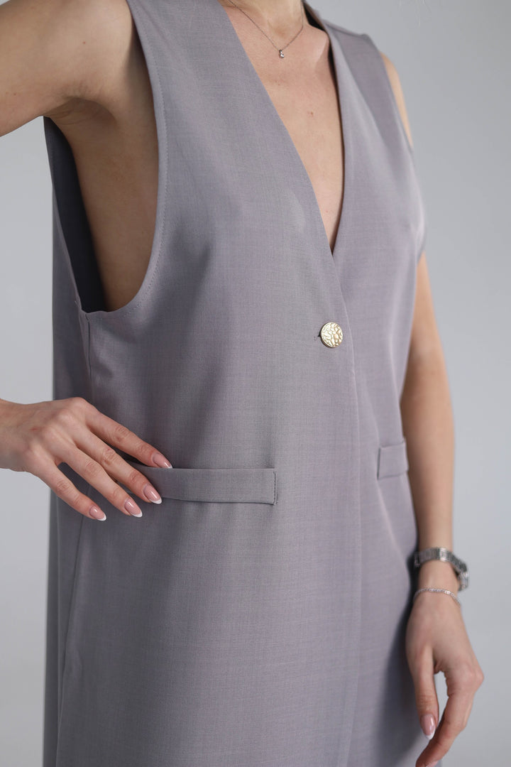 Sleeveless light gray maxi dress