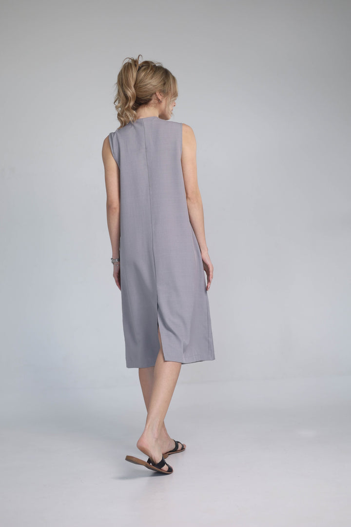 Sleeveless light gray maxi dress